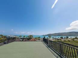 Mar Bella Beachfront Hotel