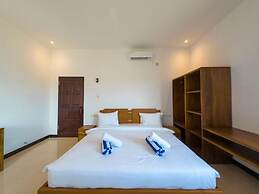 Mar Bella Beachfront Hotel