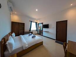 Mar Bella Beachfront Hotel
