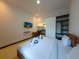 Mar Bella Beachfront Hotel