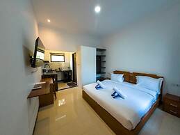 Mar Bella Beachfront Hotel