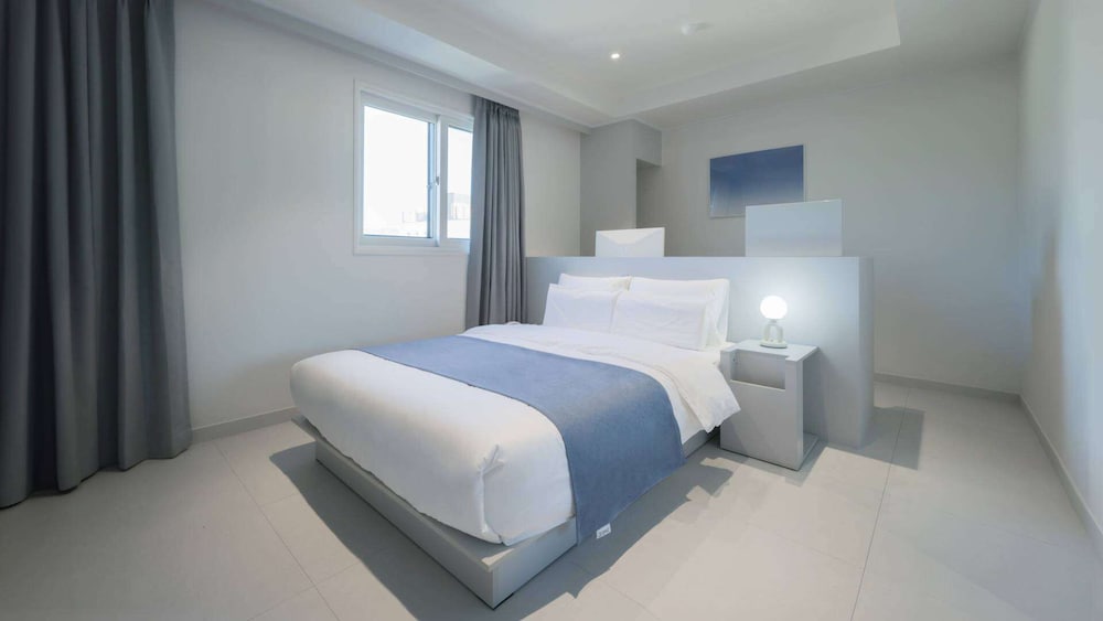 THE M HOTEL