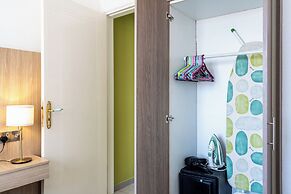 Whispering Palms 1-BR Apt. By Finikoudes Beach