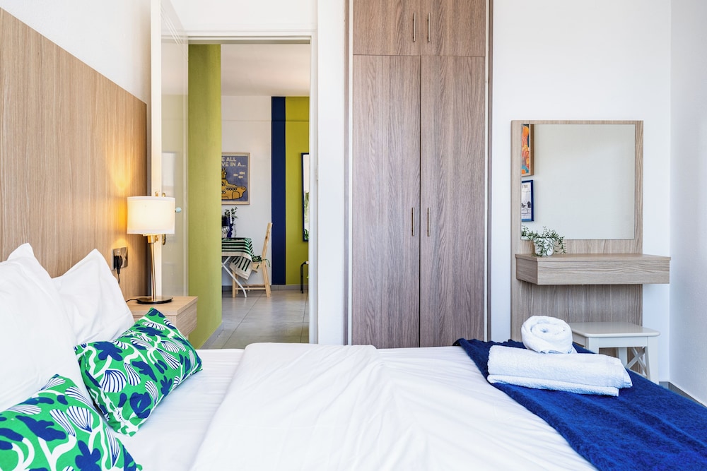 Whispering Palms 1-BR Apt. By Finikoudes Beach