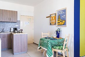 Whispering Palms 1-BR Apt. By Finikoudes Beach
