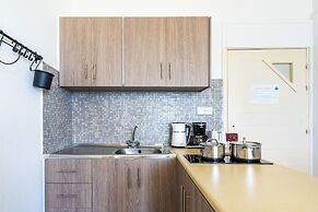 Whispering Palms 1-BR Apt. By Finikoudes Beach