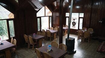 Tandi Sarai Huts