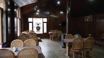 Tandi Sarai Huts