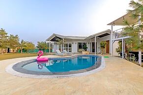 Elivaas Vedaaz 4 BHK Farmhouse With pool