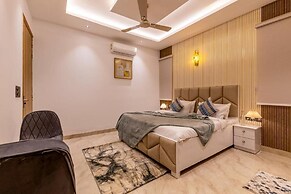 Elivaas Vedaaz 4 BHK Farmhouse With pool