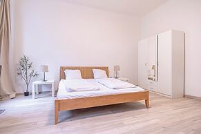 Comfortable 1BR Near Belvedere Palace