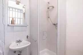 Comfortable 1BR Near Belvedere Palace