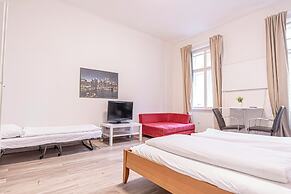 Comfortable 1BR Near Belvedere Palace