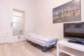 Comfortable 1BR Near Belvedere Palace