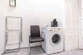 Comfortable 1BR Near Belvedere Palace