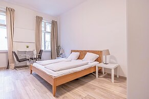 Comfortable 1BR Near Belvedere Palace
