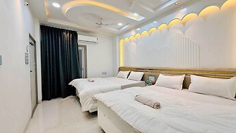 Hotel Om Mangalam Palace