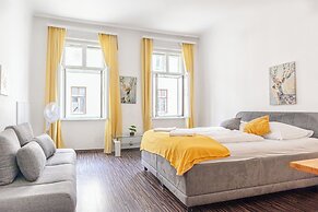 Central 1BR Apartment for Long Stays