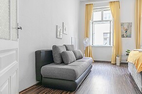Central 1BR Apartment for Long Stays