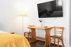 Central 1BR Apartment for Long Stays