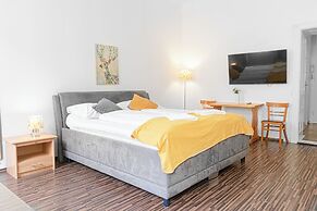 Central 1BR Apartment for Long Stays