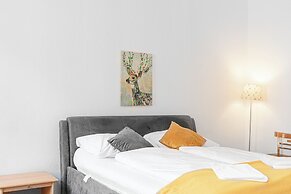 Central 1BR Apartment for Long Stays