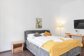 Central 1BR Apartment for Long Stays