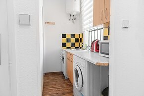 Central 1BR Apartment for Long Stays