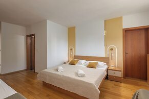 Oasis Jadreski Apartments