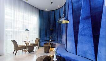 Comfortable Room, 100m to Walking st, 5th Floor
