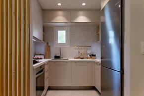 Acropolis Deluxe 1BR Apartment