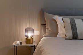 Acropolis Deluxe 1BR Apartment