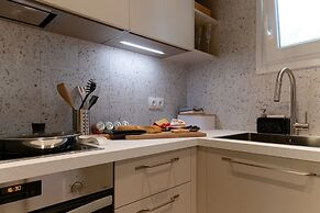 Acropolis Deluxe 1BR Apartment
