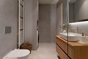 Acropolis Deluxe 1BR Apartment