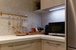 Acropolis Deluxe 1BR Apartment