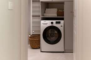 Acropolis Deluxe 1BR Apartment