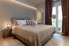 Acropolis Deluxe 1BR Apartment