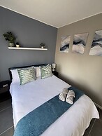 Holiday Apartments - Millennial Arch