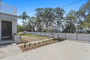 Metawisebnb Waterfront 3BR Coastal Escape