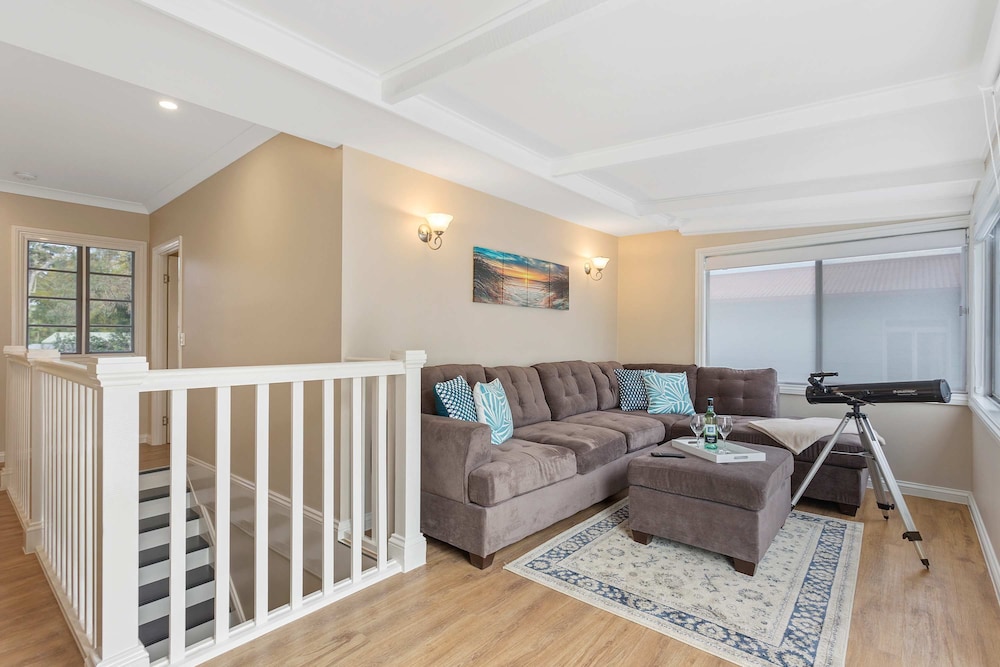 Metawisebnb Waterfront 3BR Coastal Escape