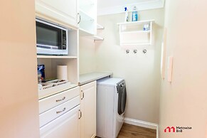 Metawisebnb Waterfront 3BR Coastal Escape