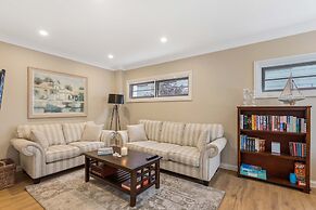 Metawisebnb Waterfront 3BR Coastal Escape