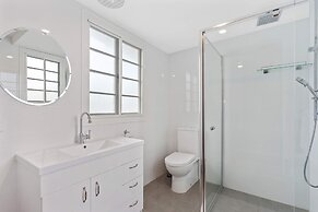 Metawisebnb Waterfront 3BR Coastal Escape