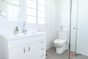 Metawisebnb Waterfront 3BR Coastal Escape