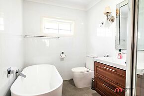 Metawisebnb Waterfront 3BR Coastal Escape