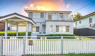 Metawisebnb Waterfront 3BR Coastal Escape