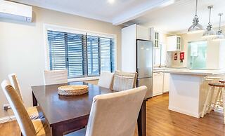 Metawisebnb Waterfront 3BR Coastal Escape