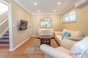 Metawisebnb Waterfront 3BR Coastal Escape