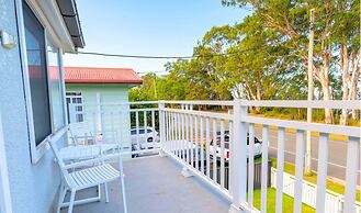 Metawisebnb Waterfront 3BR Coastal Escape
