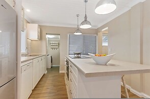 Metawisebnb Waterfront 3BR Coastal Escape